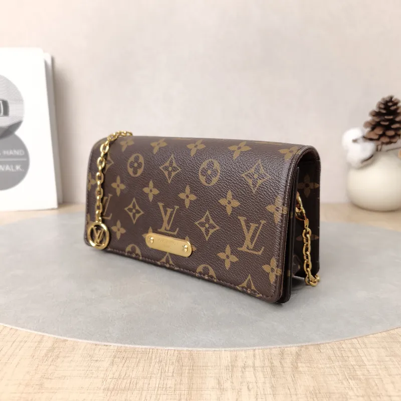 Louis Vuitton Crossbody Bag LILY Chain Bagwoc Monogram PVC One Size21 × 3.5 × 10.5 cm — cover view 2 of 6