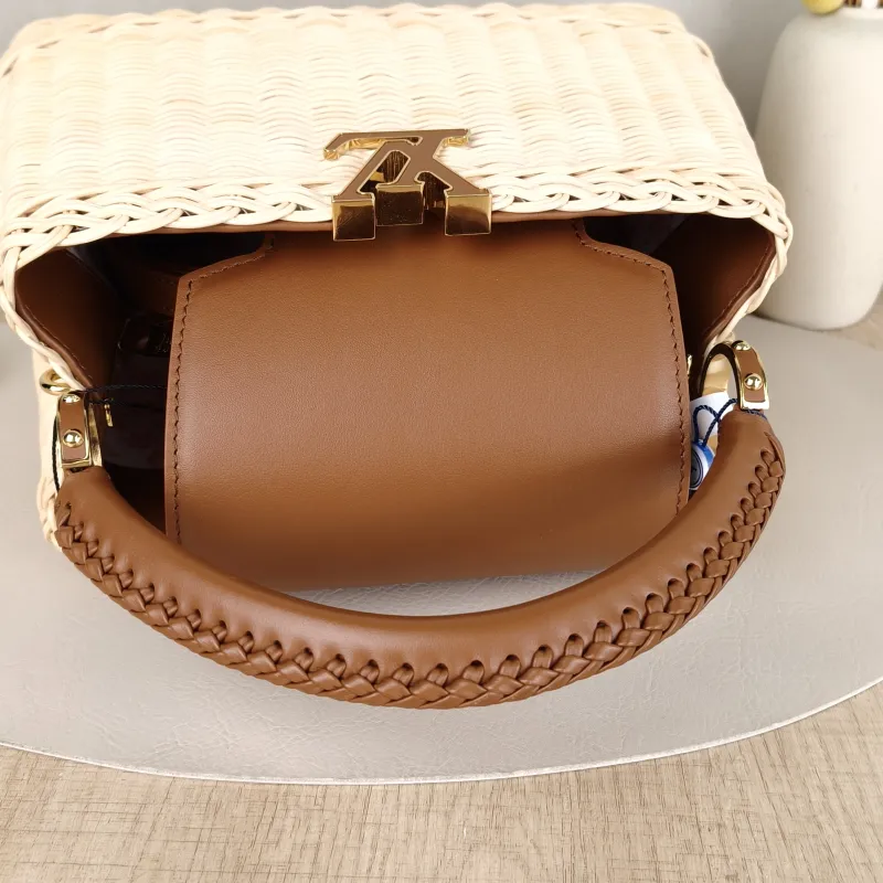 Louis Vuitton Top Handle Bag Capucines Brown · Calfskin BB27 × 9 × 18 cm — detail view 1 of 15