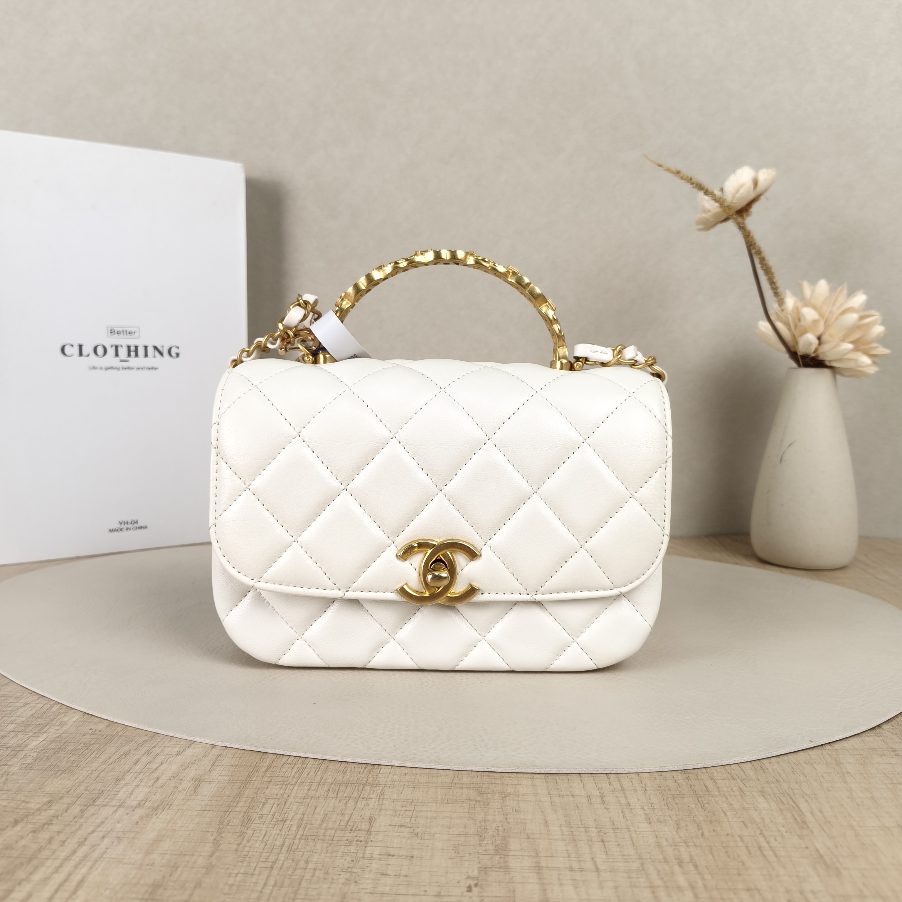 Chanel Crossbody Bagcf Collection Crossbody Bag White Lambskin One Size18.5 × 5 × 12 cm