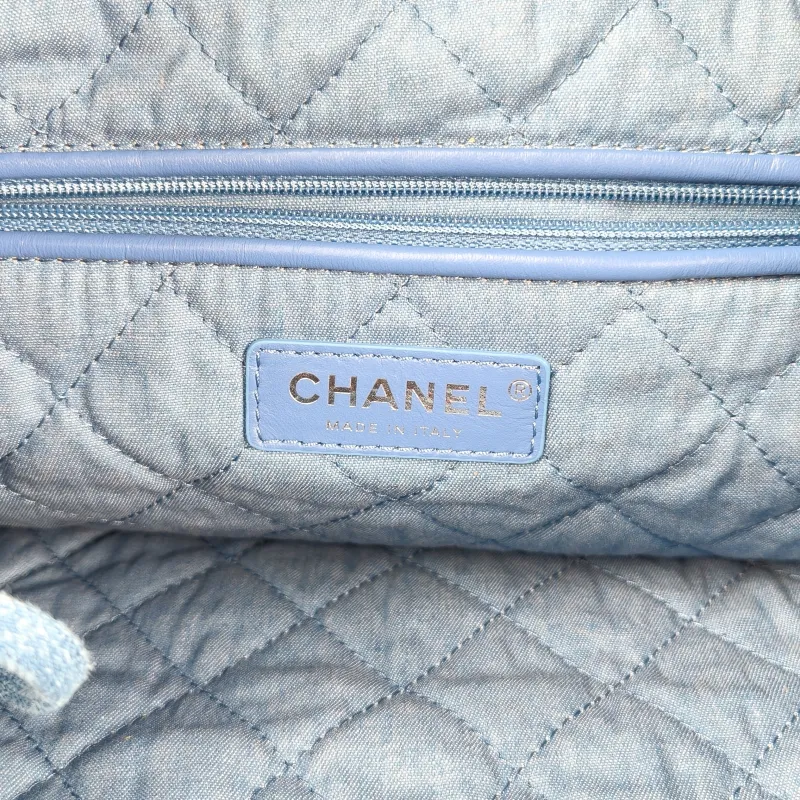 Chanel Shoulder Bag 22Bag Blue Colorblock Medium 39 × 8 × 42 cm — detail view 1 of 14