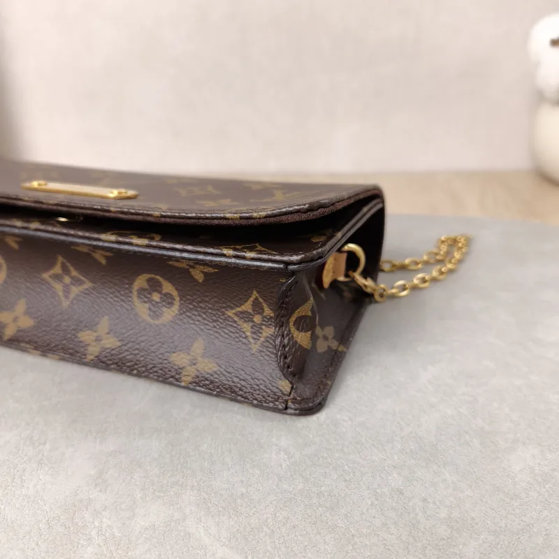Louis Vuitton Crossbody Bag LILY Chain Bagwoc Monogram PVC One Size21 × 3.5 × 10.5 cm — detail view 9 of 15