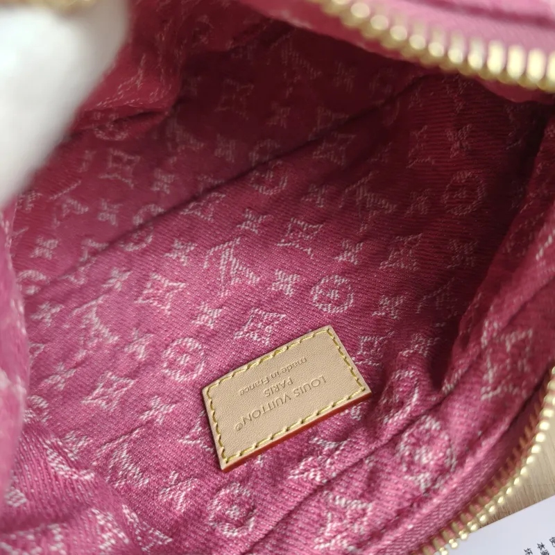 Louis Vuitton Shoulder Bag Pochette Valley Red One Size21 × 7 × 15 cm — detail view 5 of 10