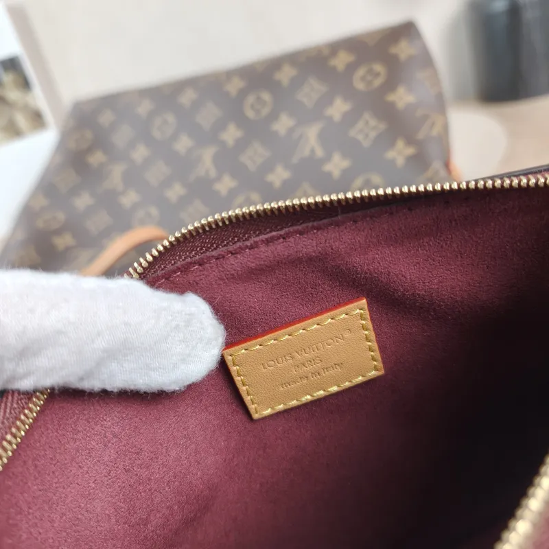 Louis Vuitton Crossbody Bag Carryall Monogram PVC Small29 × 12 × 24 cm — detail view 10 of 11