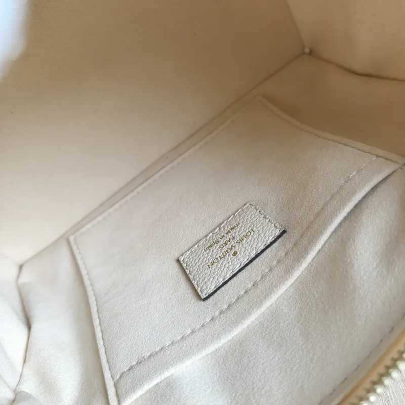 Louis Vuitton Crossbody Bag Speedy20 White Empreinte Embossed Calfskin Small 20.5 × 12 × 13.5 cm — detail view 8 of 11