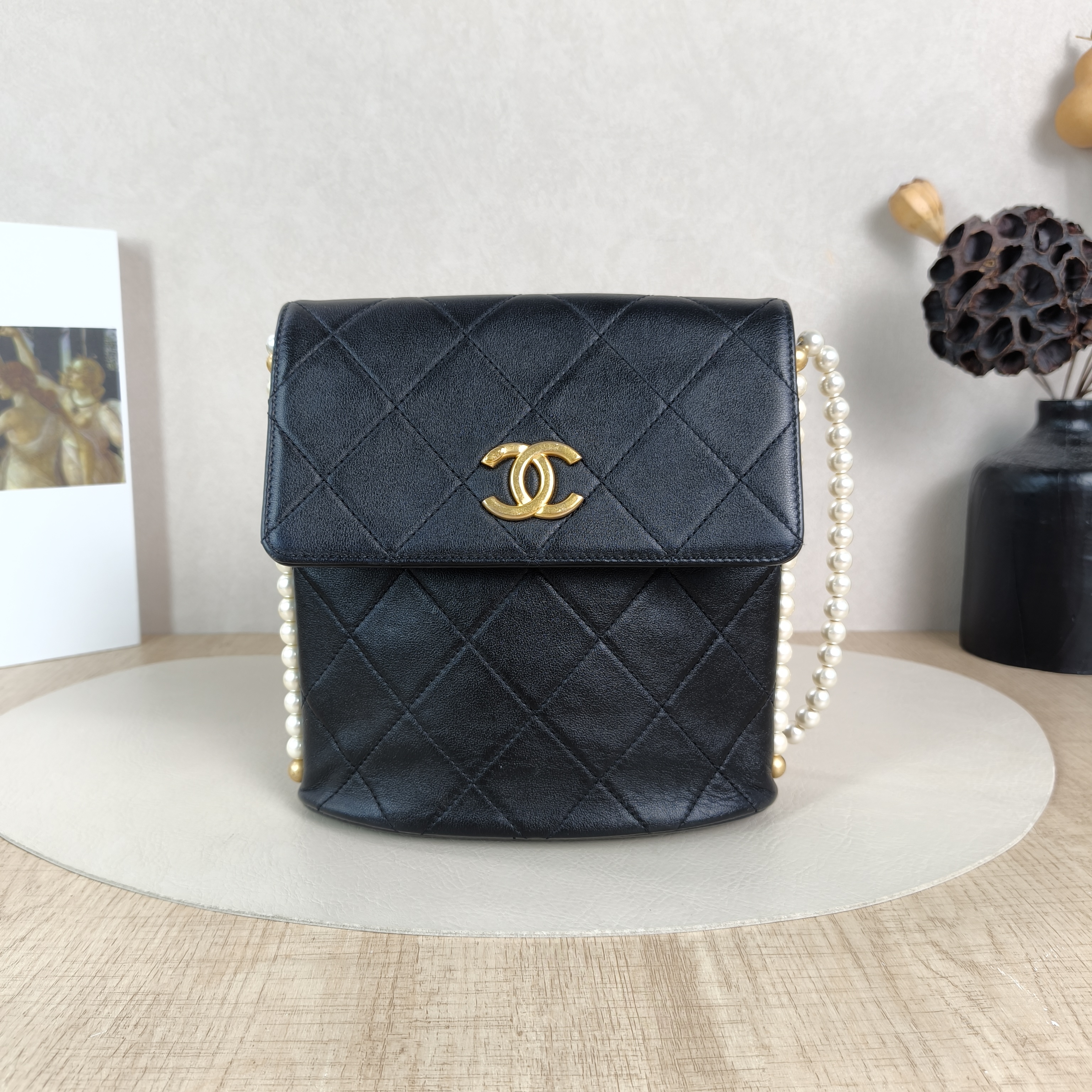 Chanel Crossbody Bag Pearl Crossbody Bag Black Calfskin One Size18.5 × 7.5 × 19 cm