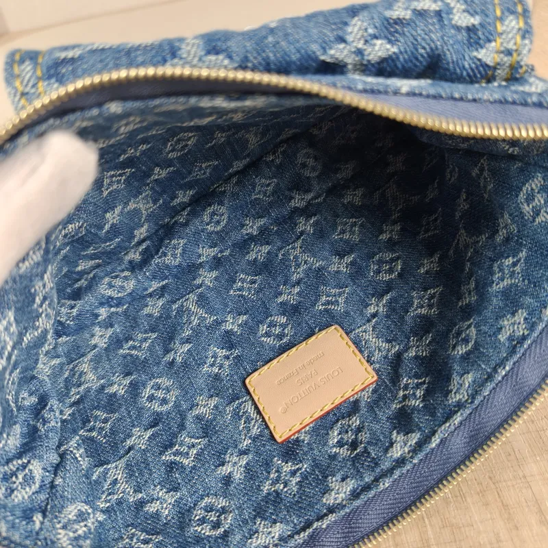 Louis Vuitton Shoulder Bag Pochette Accessories Cargo One Size 23.5 × 3 × 14 cm — detail view 4 of 11