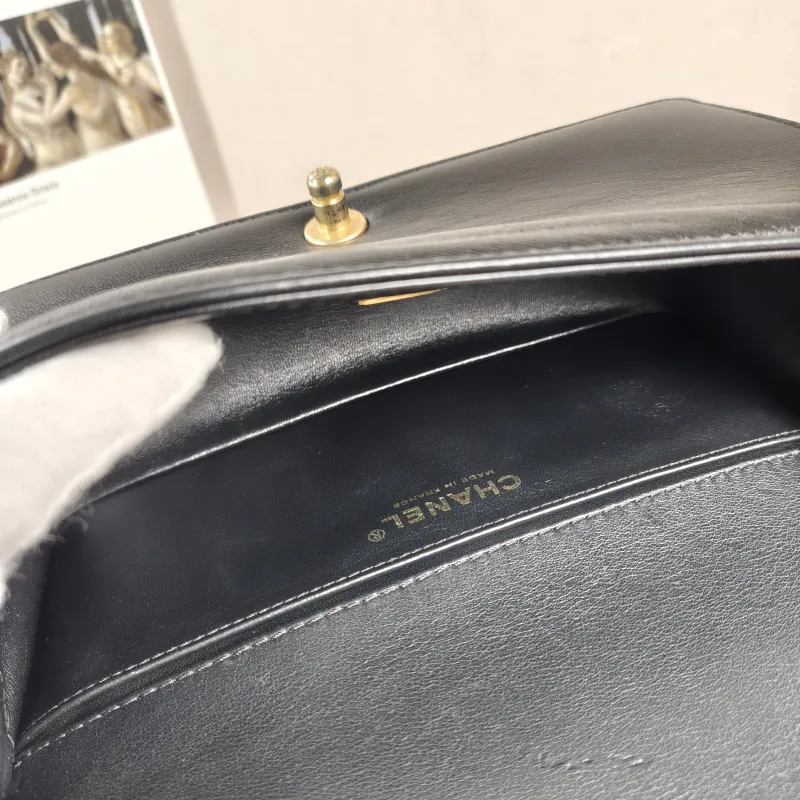 Chanel Crossbody Bag le boy Black Calfskin Medium 25 × 9 × 15 cm — detail view 10 of 12