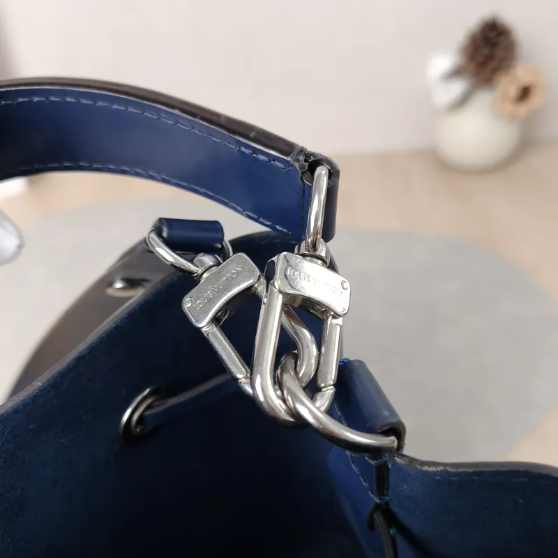 GUCCI Crossbody Bag NÉONOÉ Bucket Bag BB Monogram PVC Medium 24 × 7 × 14.5 cm — detail view 10 of 13
