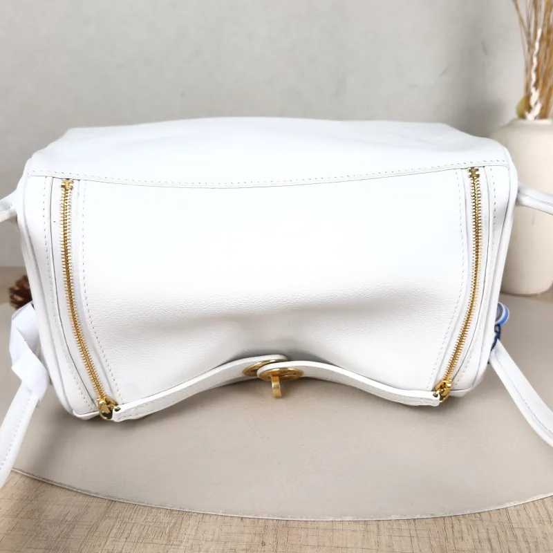 Hermès Crossbody Bag Lindy 2601White Evercolor Calfskin Small26 × 12 × 18 cm — detail view 8 of 11