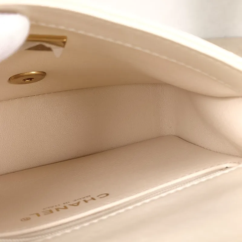 Chanel Crossbody Bag Beige Lambskin One Size18 × 6 × 14 cm — detail view 12 of 16