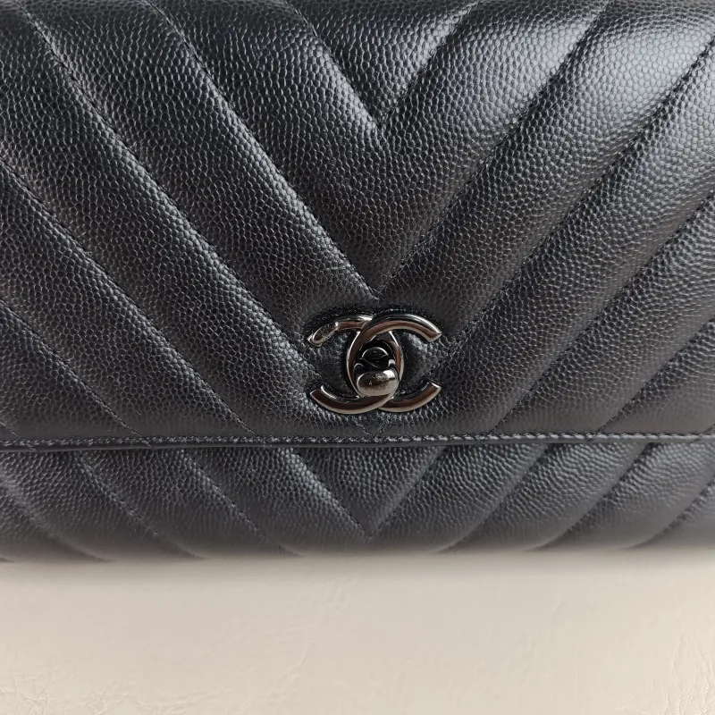Chanel Top Handle Bag Coco Handle​ v Black Grained Calfskin Small 24 × 10 × 14 cm — detail view 11 of 11