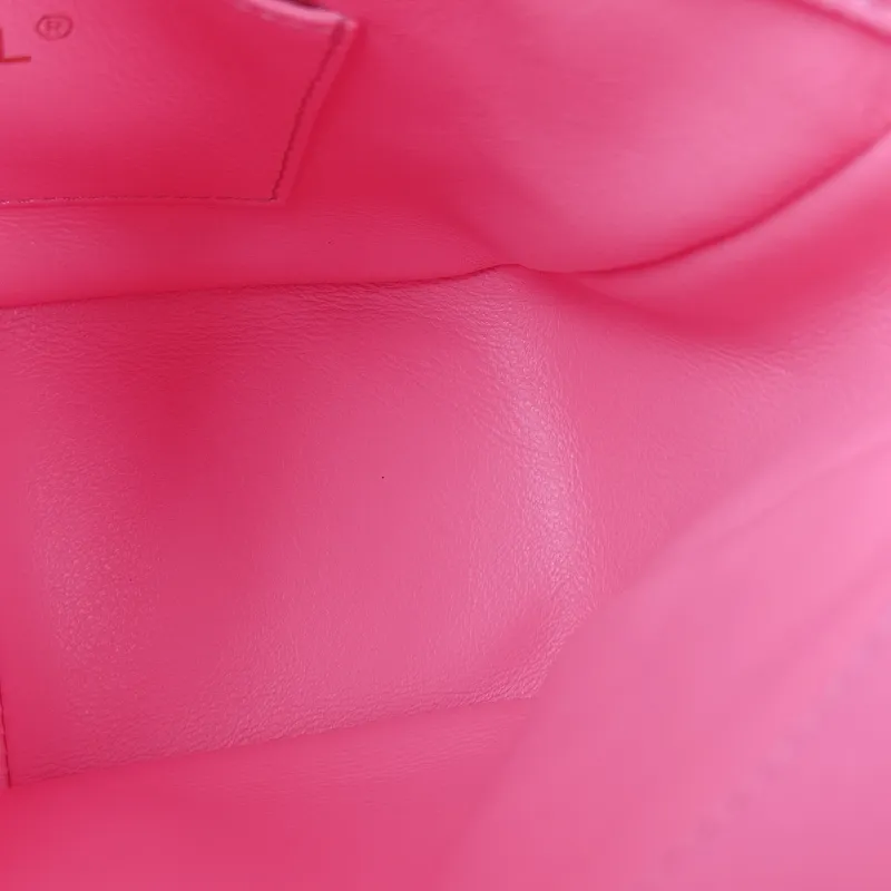 Chanel Shoulder Bag hobo Red Grained Calfskin One Size19 × 8 × 17 cm — detail view 4 of 11