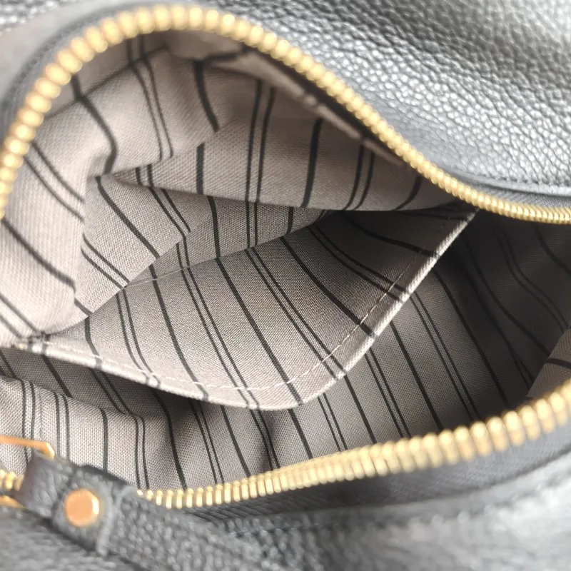 Louis Vuitton Top Handle Bag Top Handle Bag Black Calfskin One Size 21 × 15 × 16 cm — detail view 3 of 12