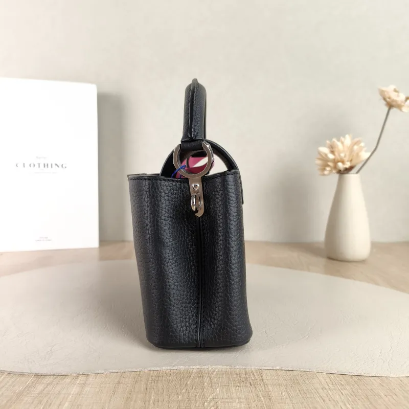 Louis Vuitton Shoulder Bag Capucines Black Calfskin Mini 21 × 8 × 14 cm — detail view 8 of 12