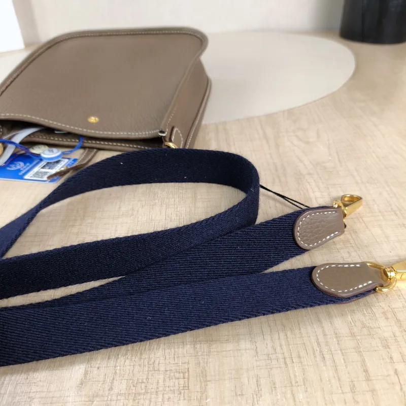 Hermès Crossbody Bag Evelyne Mini 16 Mini 1618 Taurillon Clemence TC Calfskinmini17 × 5.5 × 18 cm — detail view 9 of 11