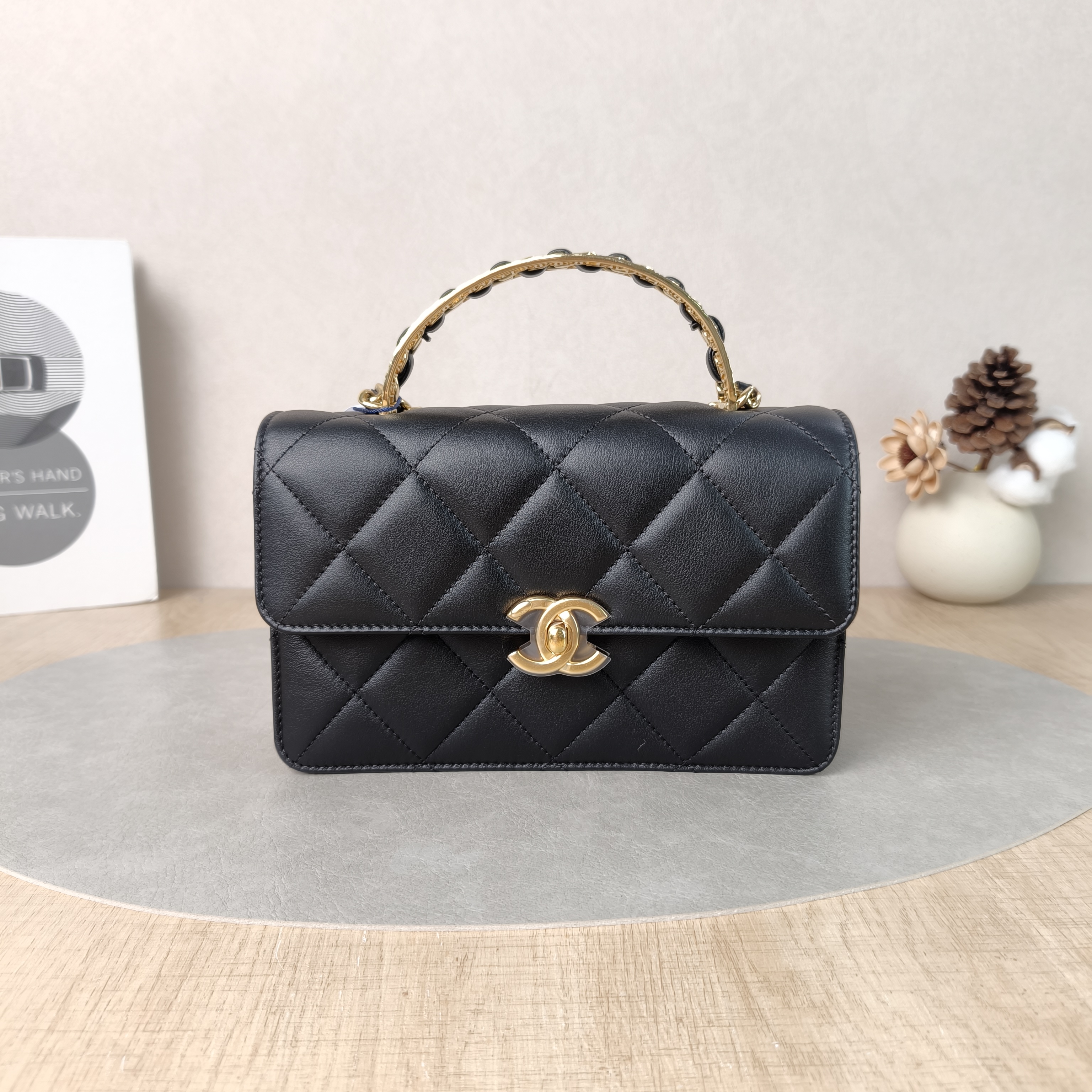 Chanel Crossbody Bag Black Lambskin One Size20 × 4 × 13 cm