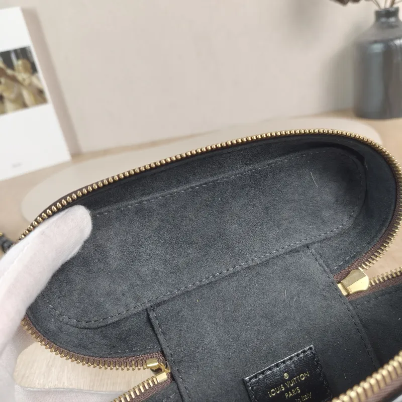Louis Vuitton Shoulder Bag VANITY Cosmetic Bag Monogram PVC Small19 × 11 × 13 cm — detail view 6 of 11