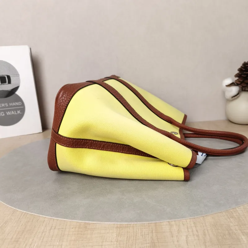 Hermès Top Handle Bag Garden Party 30 30 Canvas · Negonda Calfskin Medium30 × 13 × 21 cm — detail view 3 of 12