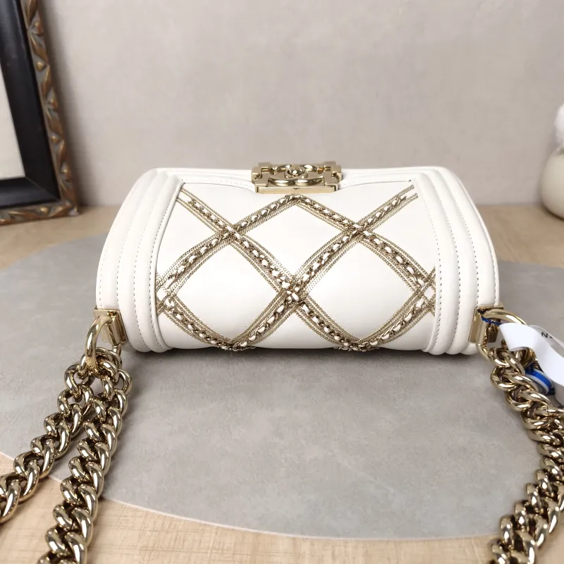 Chanel Crossbody Bag Le Boy​ Edition White Calfskin Small20.5 × 8.5 × 12 cm — detail view 12 of 19