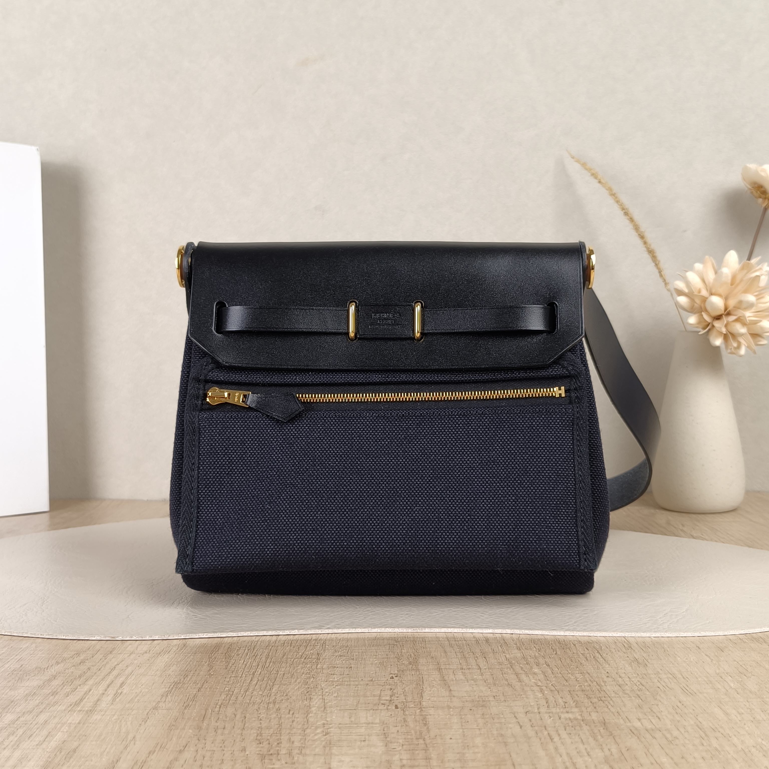 Hermès Crossbody Bag Herbag Zip 20Black Calfskin,Canvasmini20.5 × 7 × 16.5 cm — cover view 5 of 5