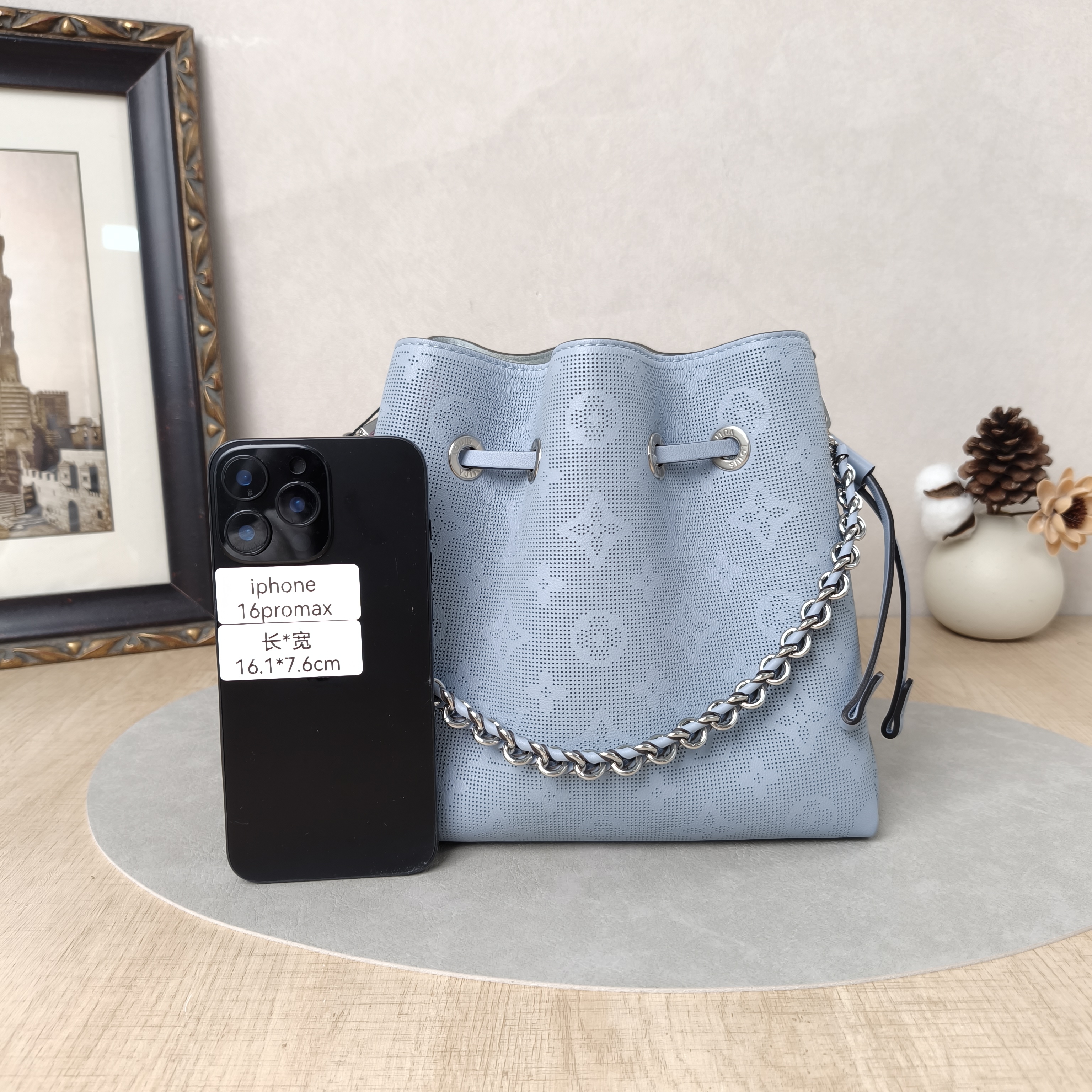 Louis Vuitton Crossbody Bag BELLA Blue Calfskin One Size22 × 14 × 19 cm — cover view 4 of 6