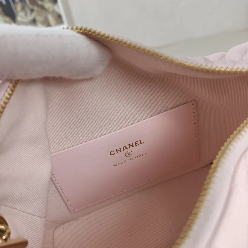 Chanel Crossbody Bag Crossbody Bag Pink Grained Calfskin One Size 16 × 6.5 × 12.5 cm — detail view 3 of 11