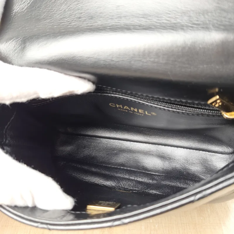 Chanel Crossbody Bag mini Black Lambskin mini 21 × 8 × 13 cm — detail view 2 of 11