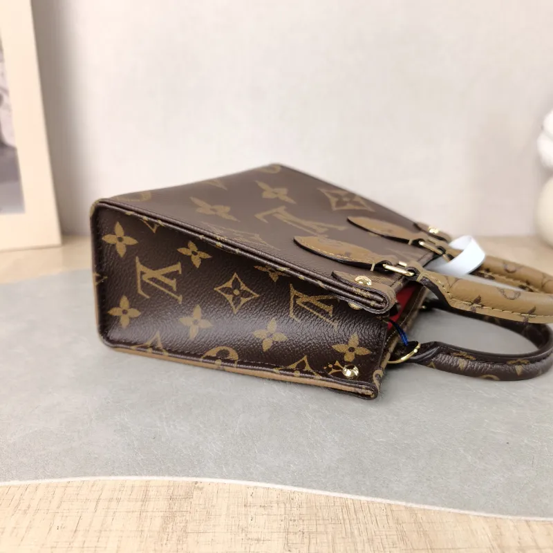 Louis Vuitton Crossbody Bag Onthego BB Monogram PVC BB 18 × 8.5 × 15 cm — detail view 2 of 14