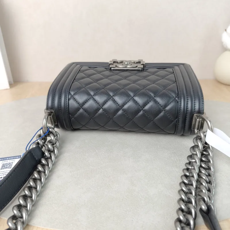 Chanel Crossbody Bag Le Boy​Black Lambskin Small20.5 × 8.5 × 12 cm — detail view 1 of 16