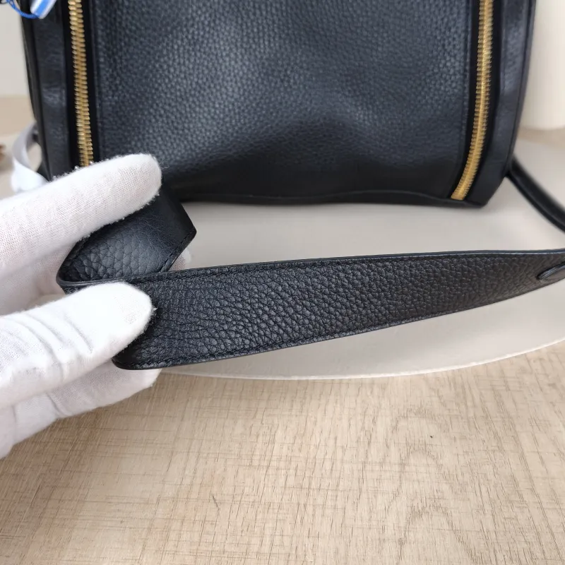 Hermès Crossbody Bag Lindy 3089Black Taurillon Clemence TC Calfskin Medium30 × 15 × 19 cm — detail view 11 of 13