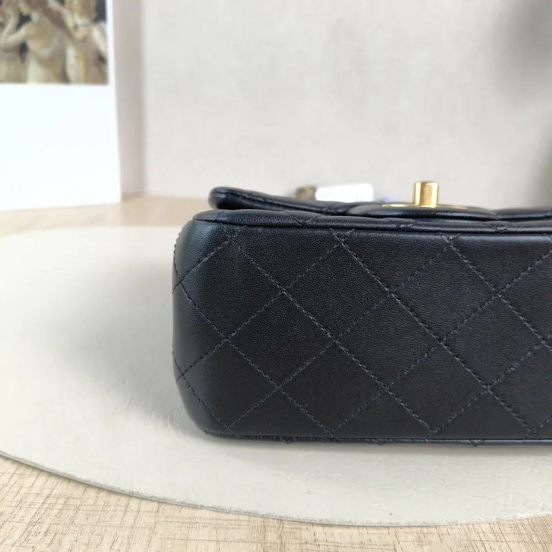 Chanel Crossbody Bag Black Lambskin One Size 17 × 8 × 13.5 cm — detail view 6 of 13