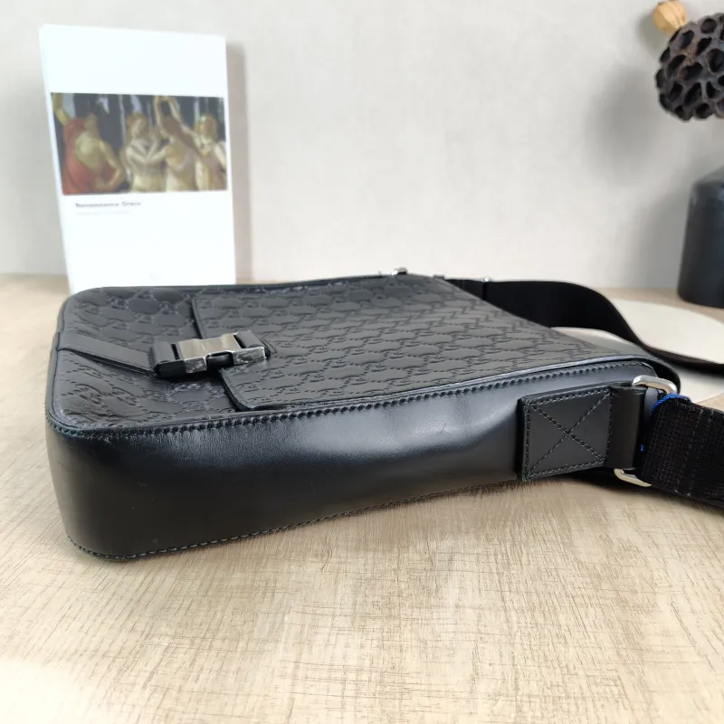 GUCCI Crossbody Bag Messenger Bag Crossbody Bag Black Calfskin One Size25 × 6 × 28 cm — detail view 9 of 13