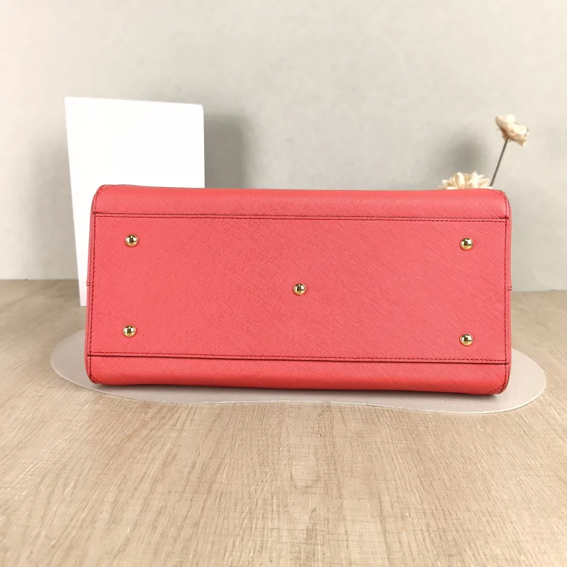 MCM Crossbody Bag Crossbody Bag Red Calfskin One Size 25 × 17 × 21 cm — cover view 2 of 5