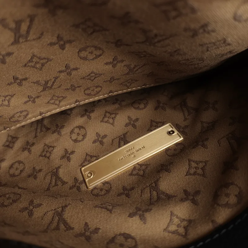 Louis Vuitton Crossbody Bag Dauphine Soft Shoulder Bag Black Calfskin Medium 24 × 9 × 17 cm — detail view 4 of 11