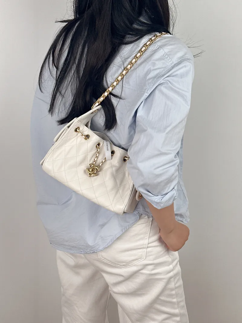 Chanel Crossbody Bag 25Bag White Gold Grained Calfskin Mini 22 × 12.5 × 20 cm — on-model view 2 of 2