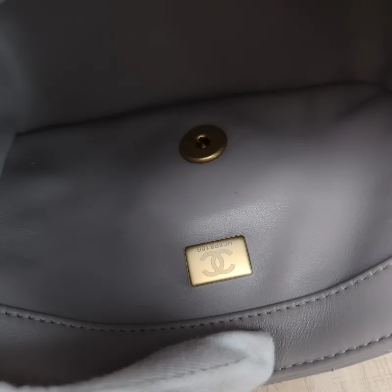 Chanel Crossbody Bag Grey Lambskin One Size17 × 8 × 13.5 cm — detail view 9 of 15