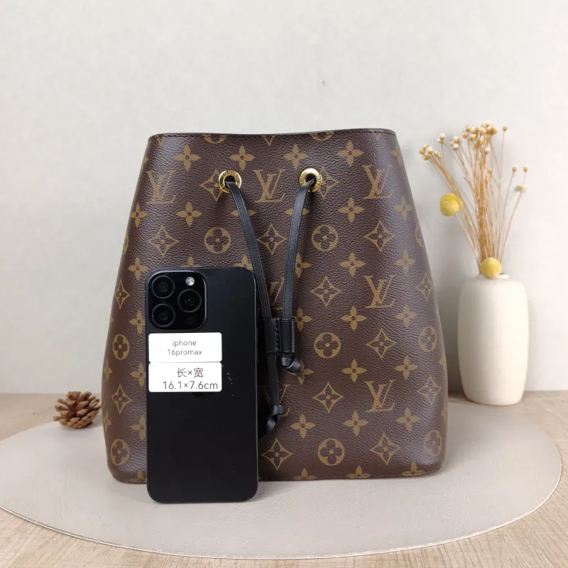 Louis Vuitton Shoulder Bag NÉONOÉ Bucket Bag Black PVC Medium 26 × 17.5 × 26 cm — cover view 5 of 5