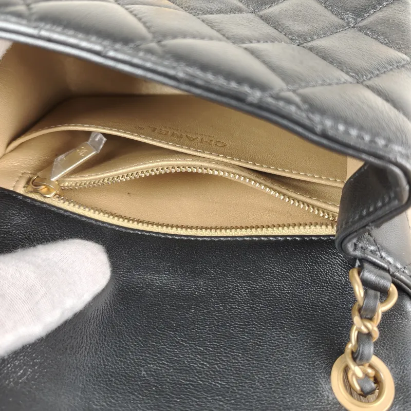 Chanel Crossbody Bag c Black Lambskin Mini 17 × 8 × 13.5 cm — detail view 10 of 15