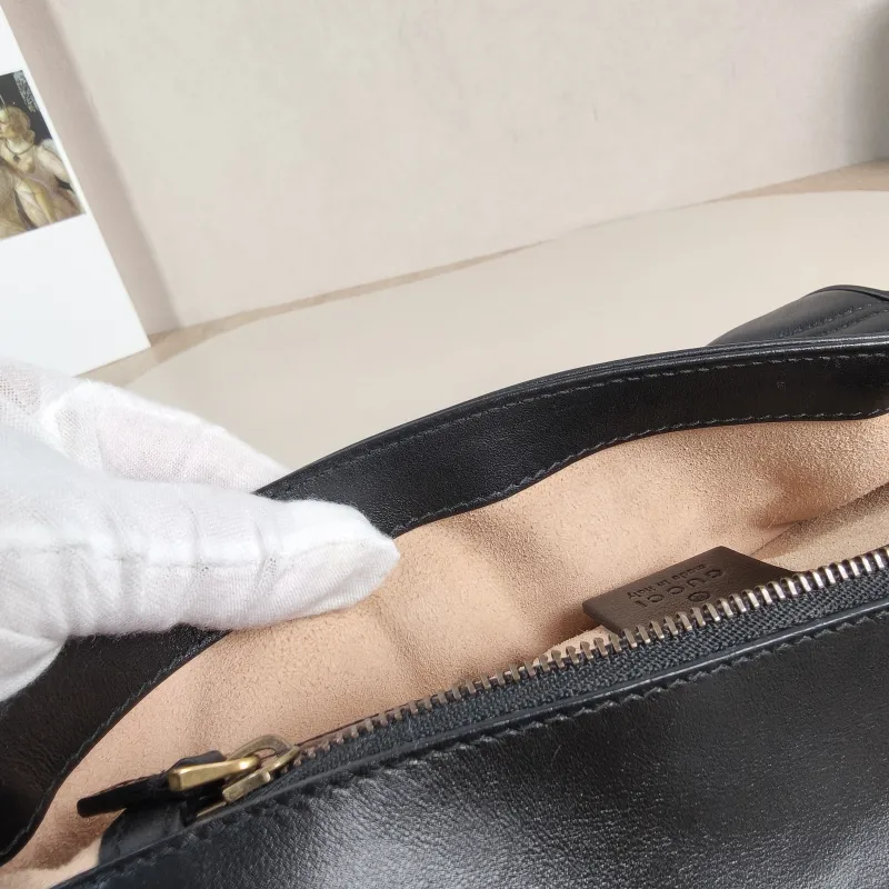 GUCCI Crossbody Bag GG Marmont Medium Marmont 26 Black CC alfskin Medium 26 × 7 × 15 cm — detail view 9 of 11