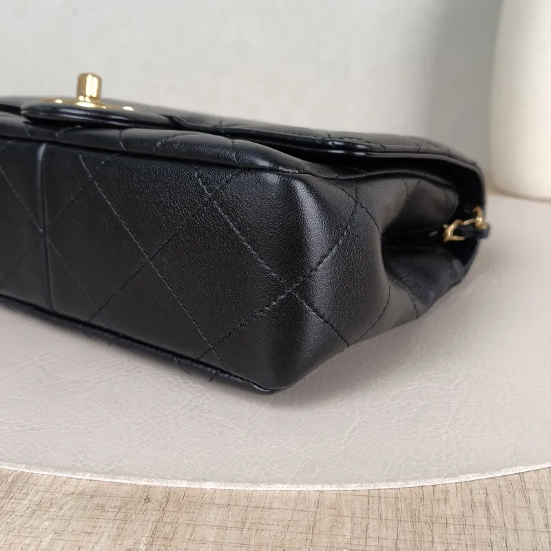 Chanel Crossbody Bag Pearl Crossbody Bag Black Lambskin One Size 21 × 7 × 15 cm — detail view 8 of 15