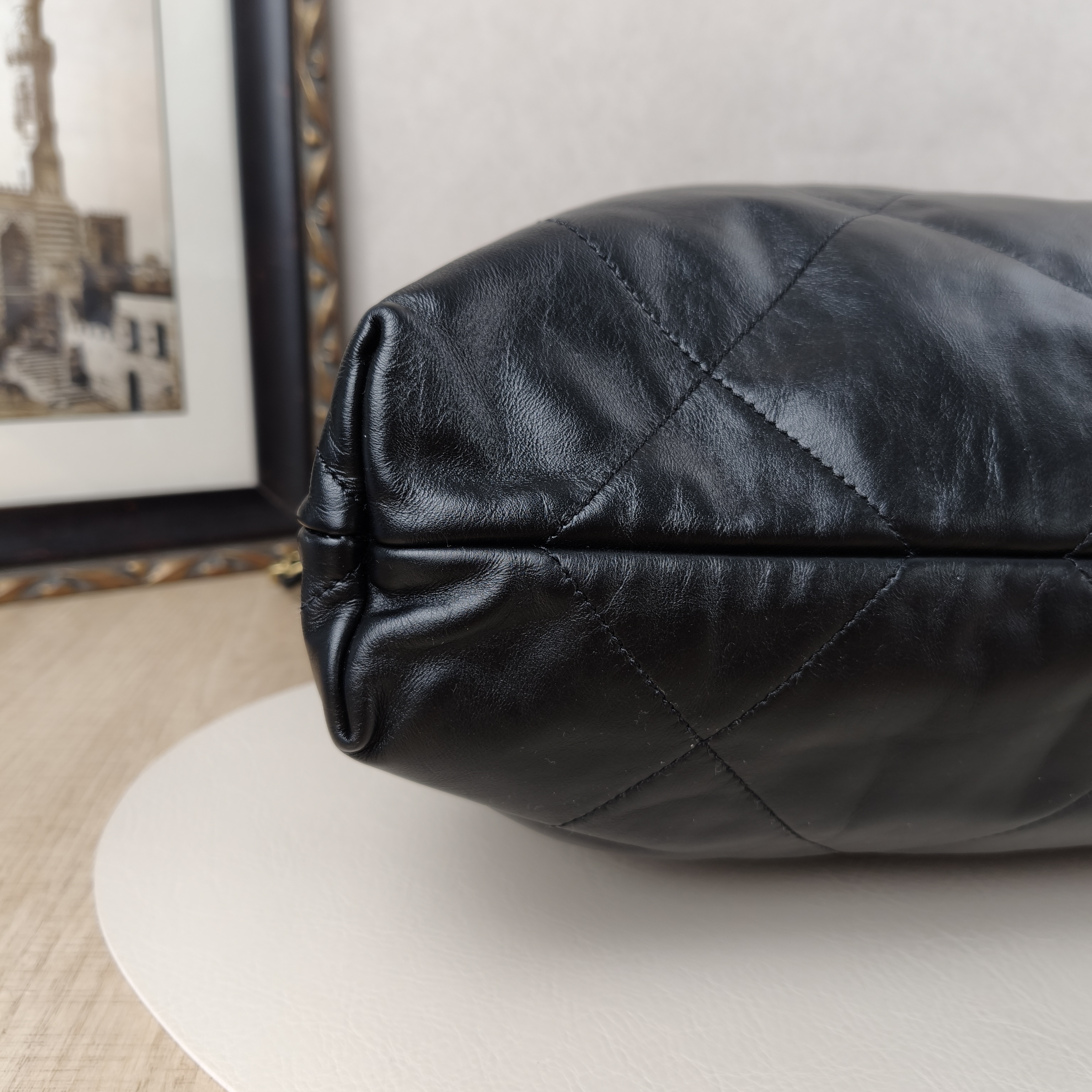 Chanel Shoulder Bag22Bag Black CC alfskin Medium39 × 8 × 42 cm — cover view 7 of 9