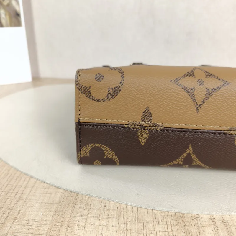 Louis Vuitton Crossbody Bag Onthego BB Monogram PVC BB 18 × 8.5 × 15 cm — detail view 1 of 12
