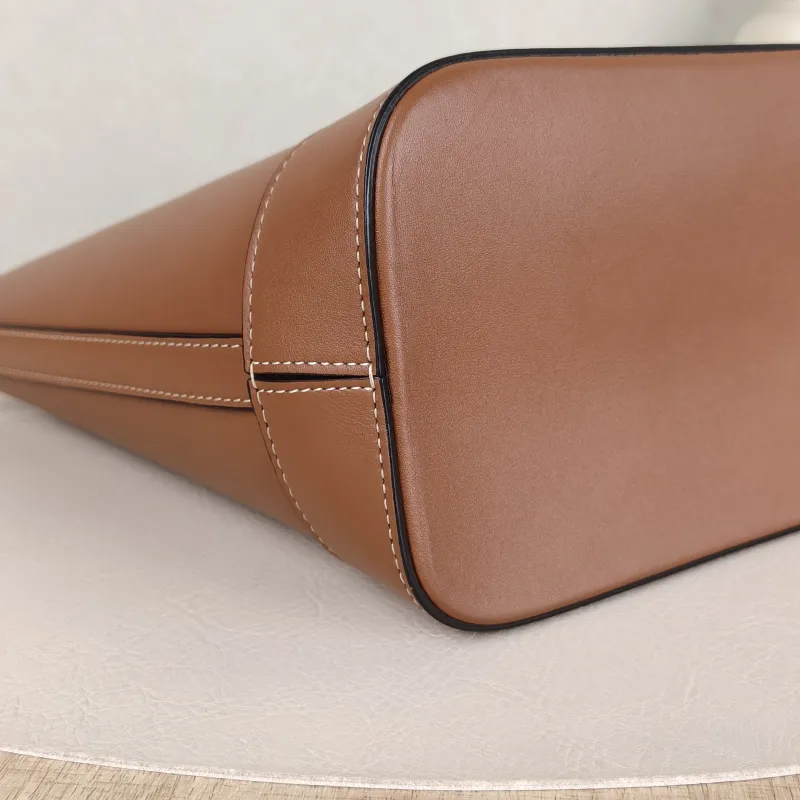 CELINE Shoulder Bag BUCKET TRIOMPHE Bucket Bag Calfskin Small17 × 10 × 22 cm — detail view 1 of 8