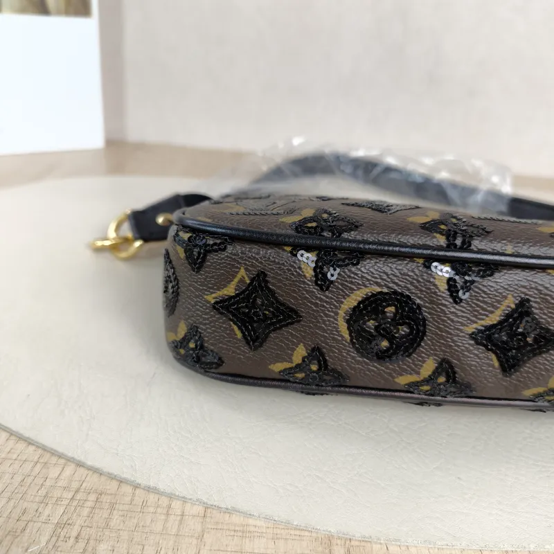 Louis Vuitton Shoulder Bag Pochette Accessoires Monogram PVC · One Size22 × 4 × 13 cm — detail view 9 of 9