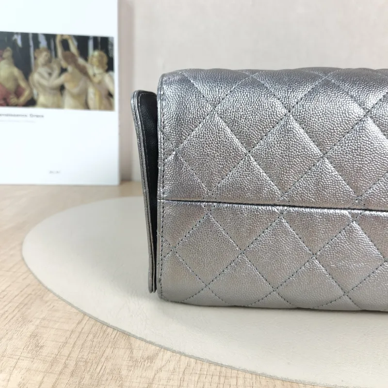 Chanel Shoulder Bag25Bag Silver Calfskin Small26 × 14 × 30 cm — detail view 8 of 12