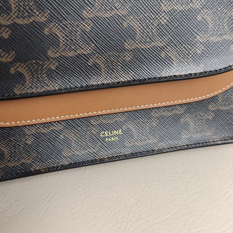 CELINE Crossbody Bag TRIOMPHE Clutchwoc Monogram PVC 20 × 6 × 12 cm — detail view 3 of 10