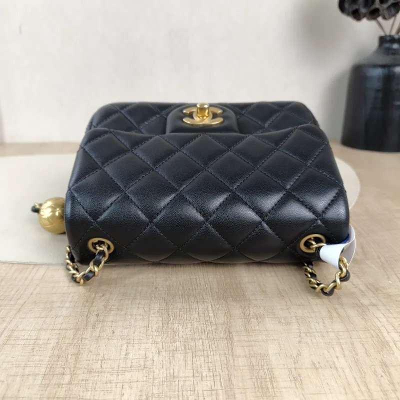 Chanel Crossbody Bag Black Lambskin One Size17 × 8 × 13.5 cm — detail view 2 of 12