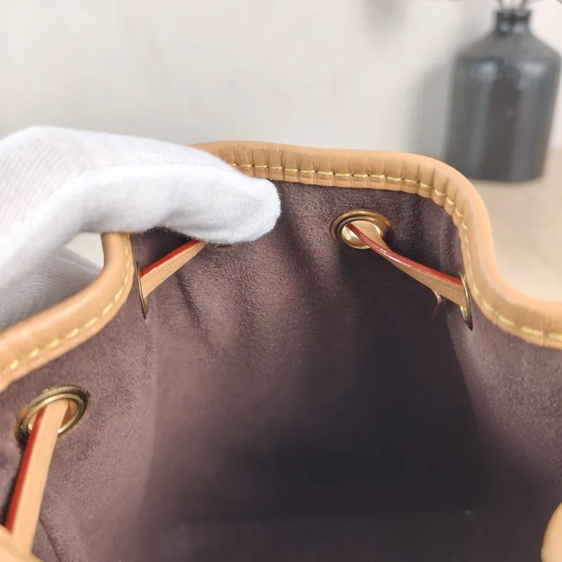 Louis Vuitton Crossbody Bag NANO NÉONOÉ Bucket Bag Nano Monogram PVC nano 13 × 10 × 16 cm — detail view 7 of 11