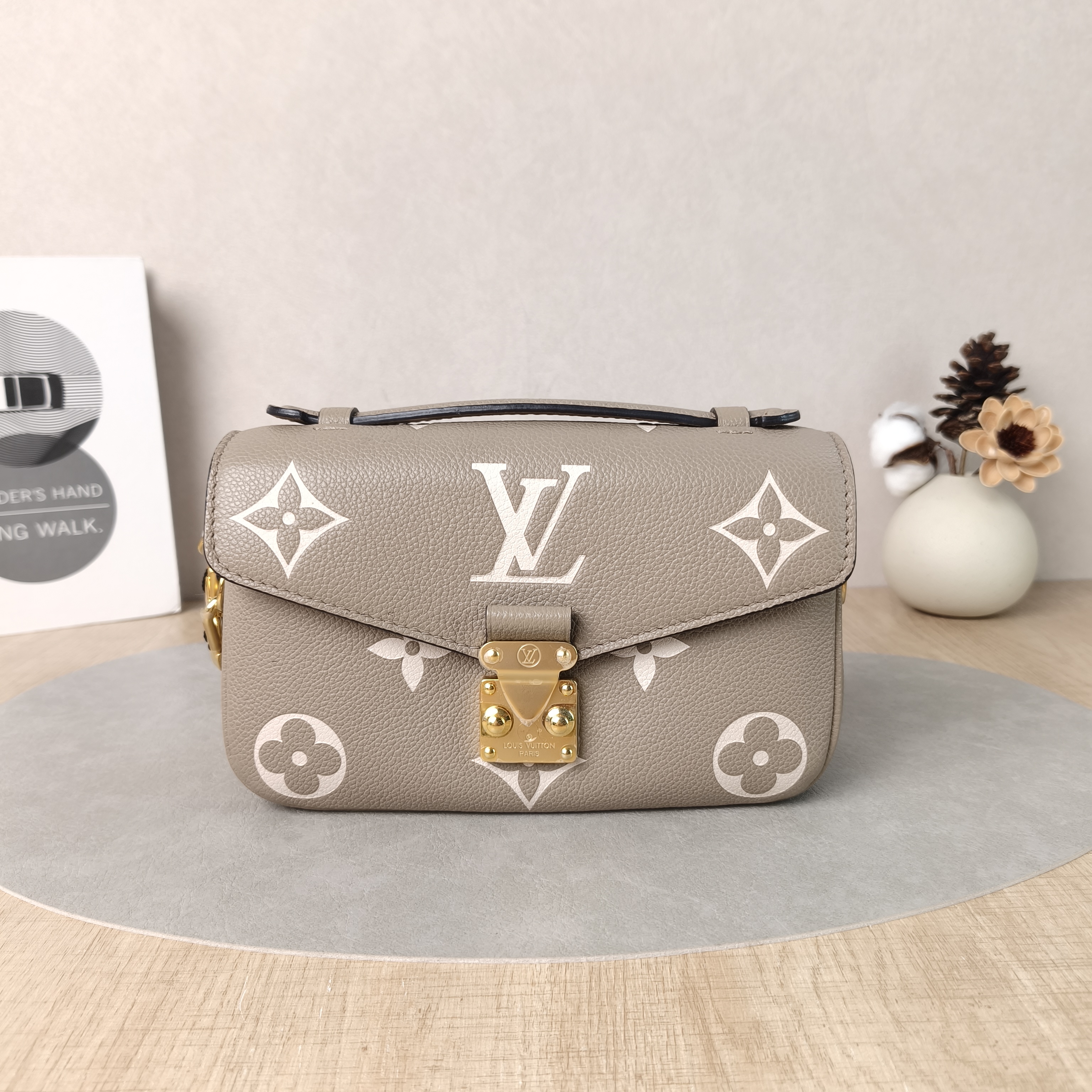 Louis Vuitton Crossbody Bag Pochette Métis East West Empreinte Embossed Calfskin Small21.5 × 6 × 13.5 cm