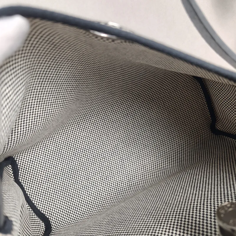 Hermès Crossbody Bag Herbag 31 Black · White Canvas Medium 30.5 × 11 × 25.5 cm u — detail view 12 of 14